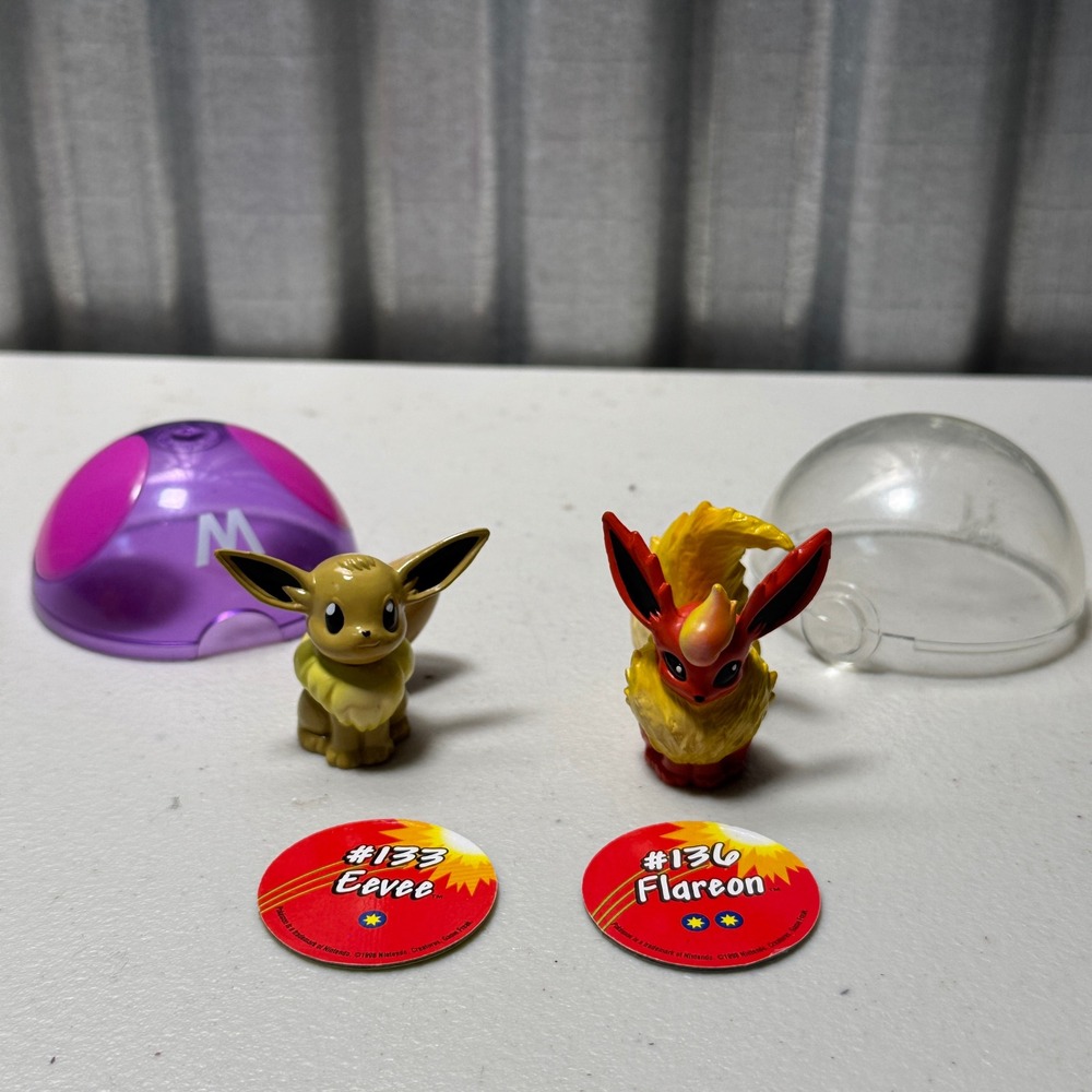 Tomy Nintendo Pokemon Eevee Flareon PVC Figs Battle Disc Set Master Ball 1998
